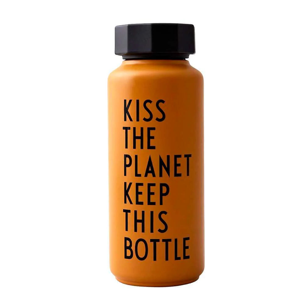 Design Letters thermo fles 500ml geel met tekst 'Kiss the planet keep this bottle'