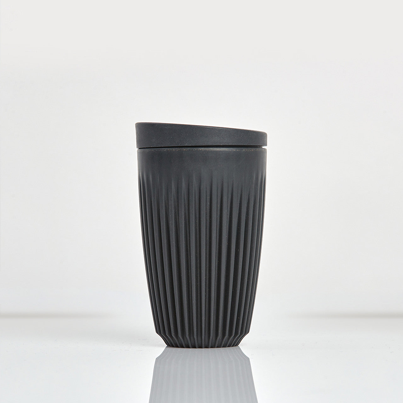 Huskee Cup Large Zwart met Deksel